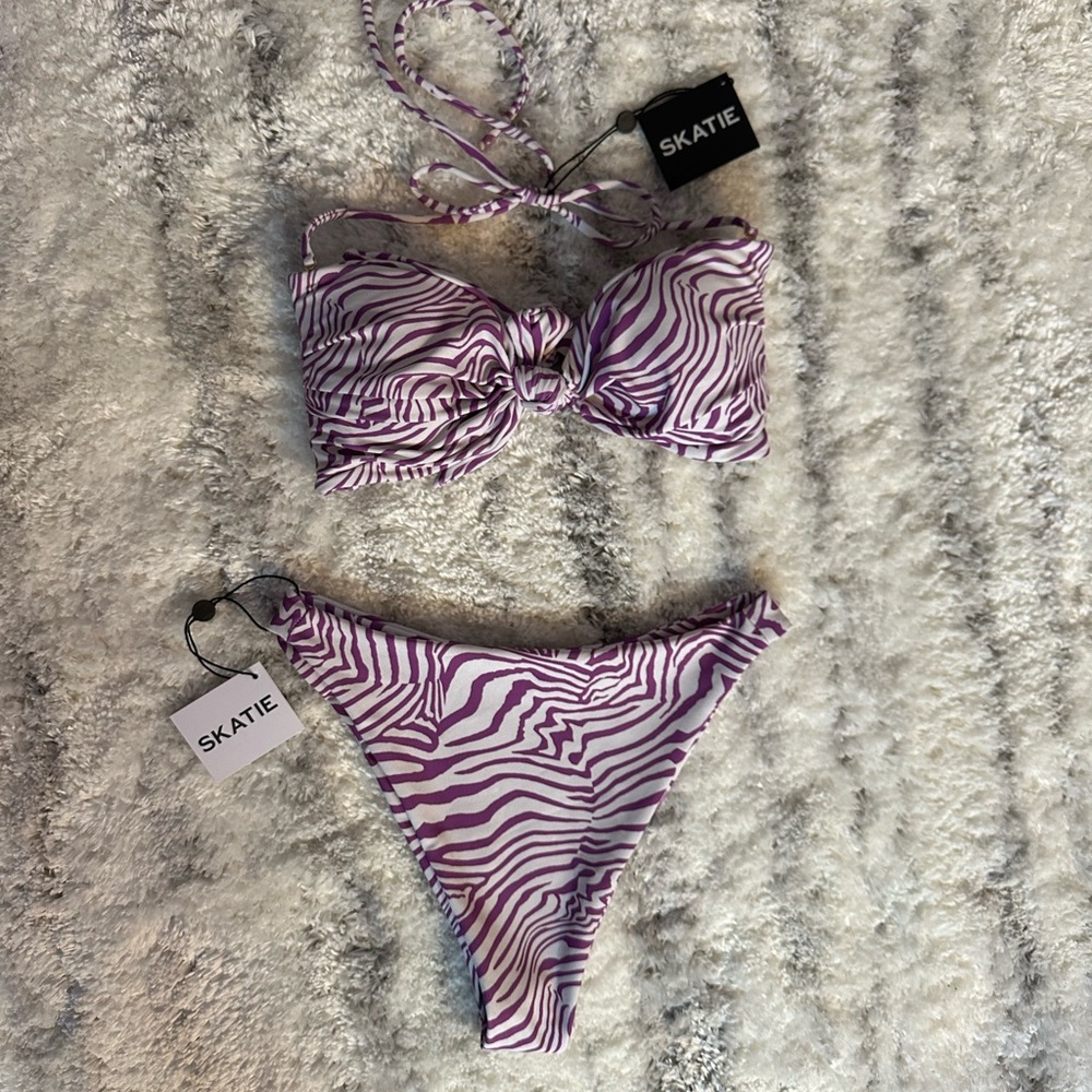 Skatie Lyndi Top & Kelly Bottom in MALTA
